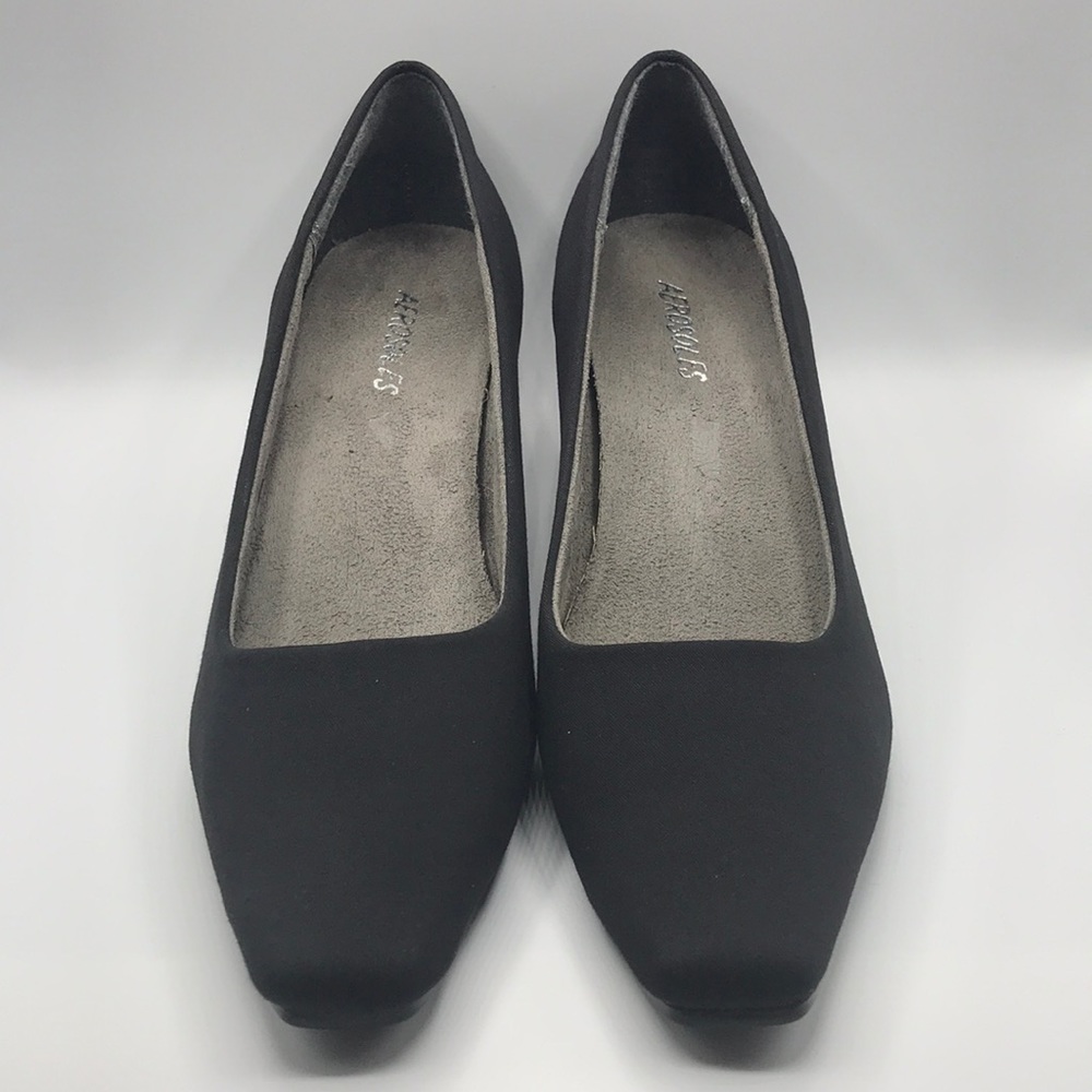 AEROSOLES, Black Heel (NWOT)